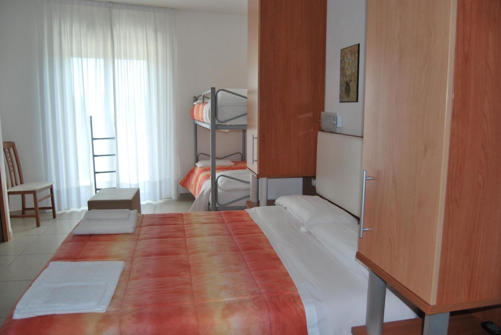 Hotel Europa Nereto Экстерьер фото