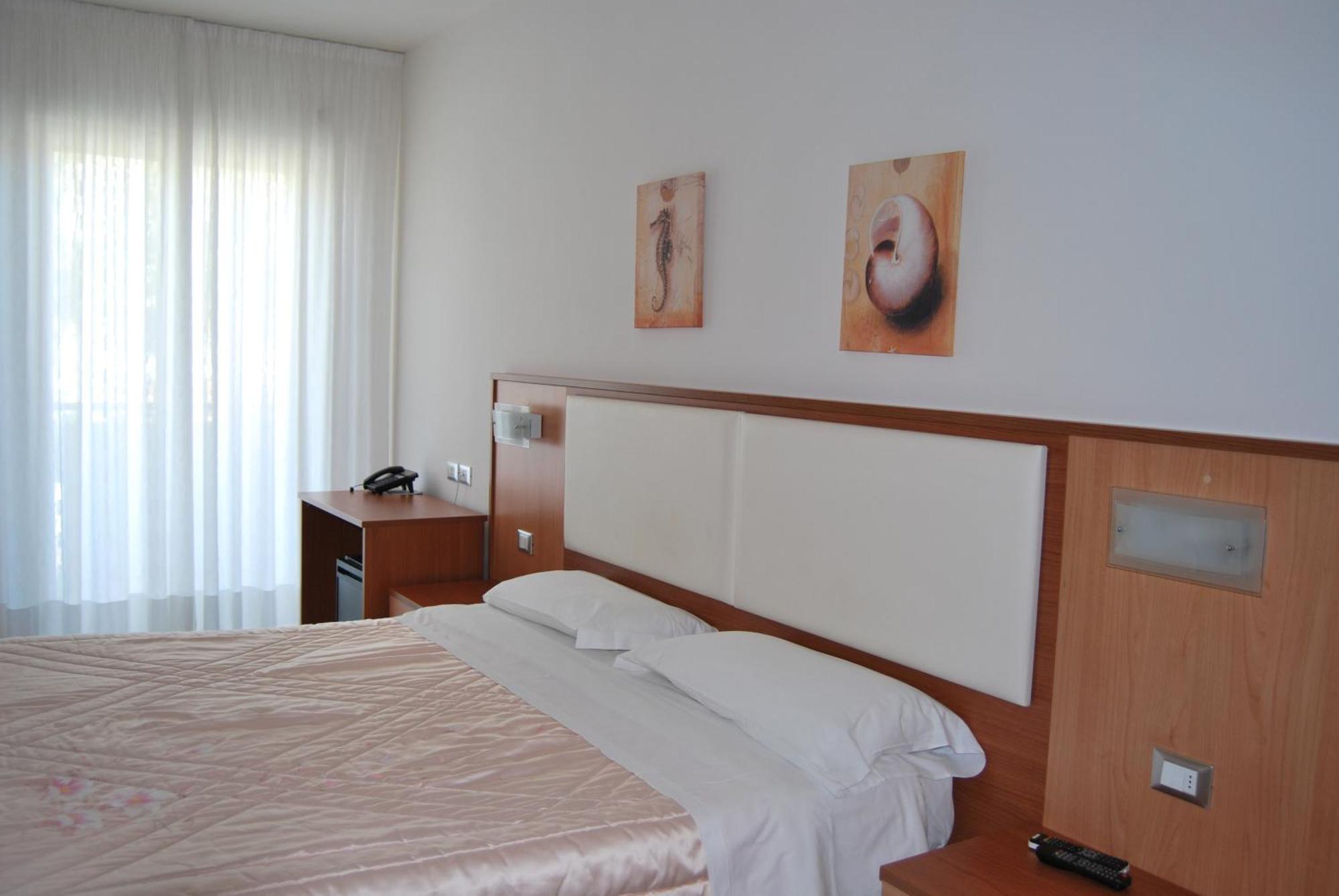 Hotel Europa Nereto Экстерьер фото