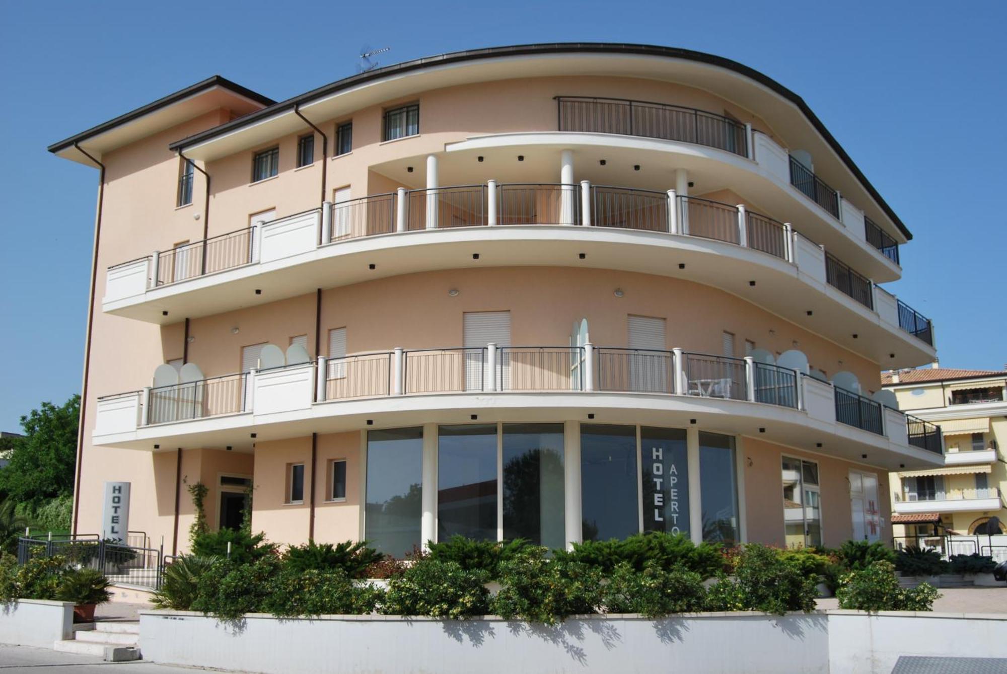 Hotel Europa Nereto Экстерьер фото