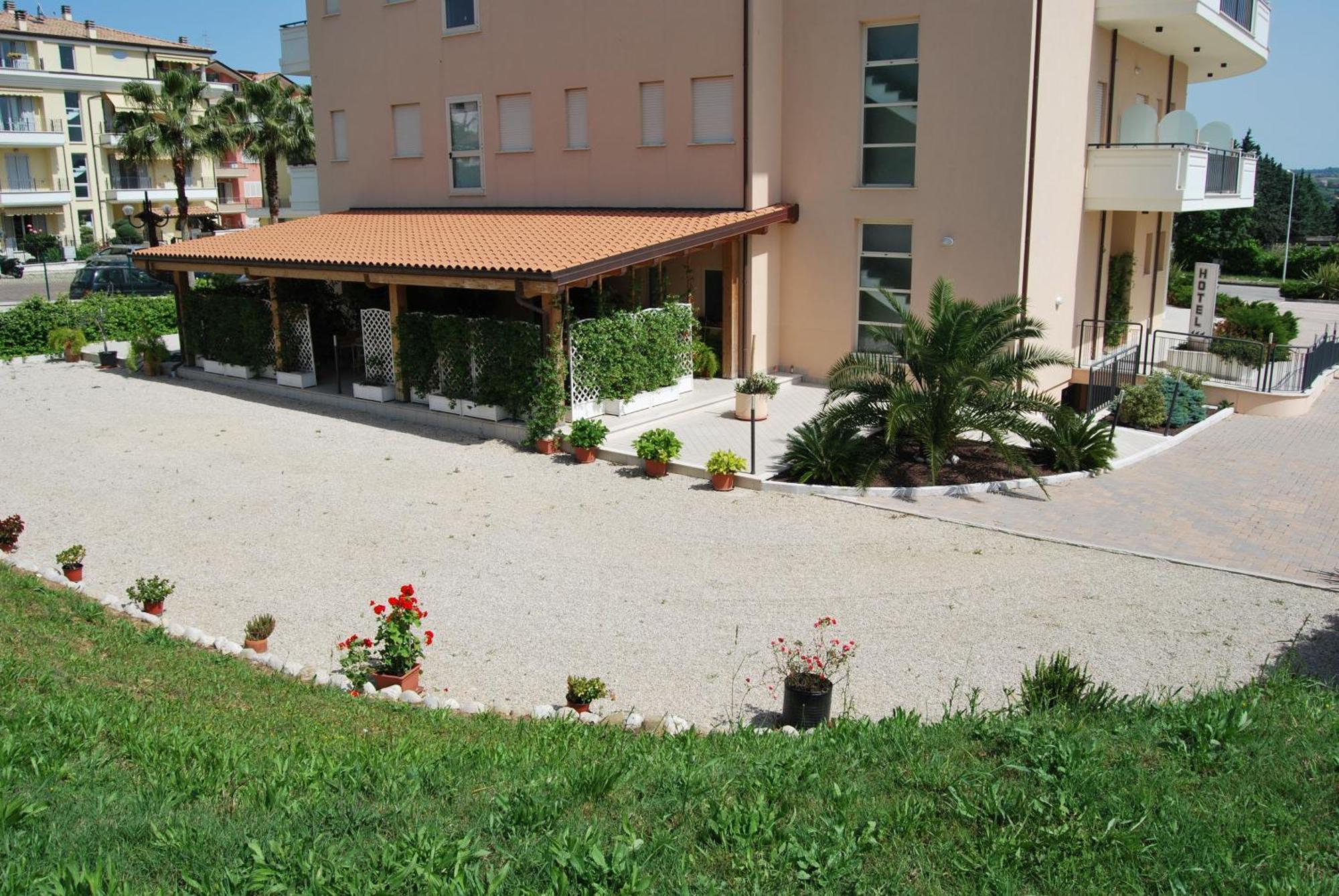 Hotel Europa Nereto Экстерьер фото