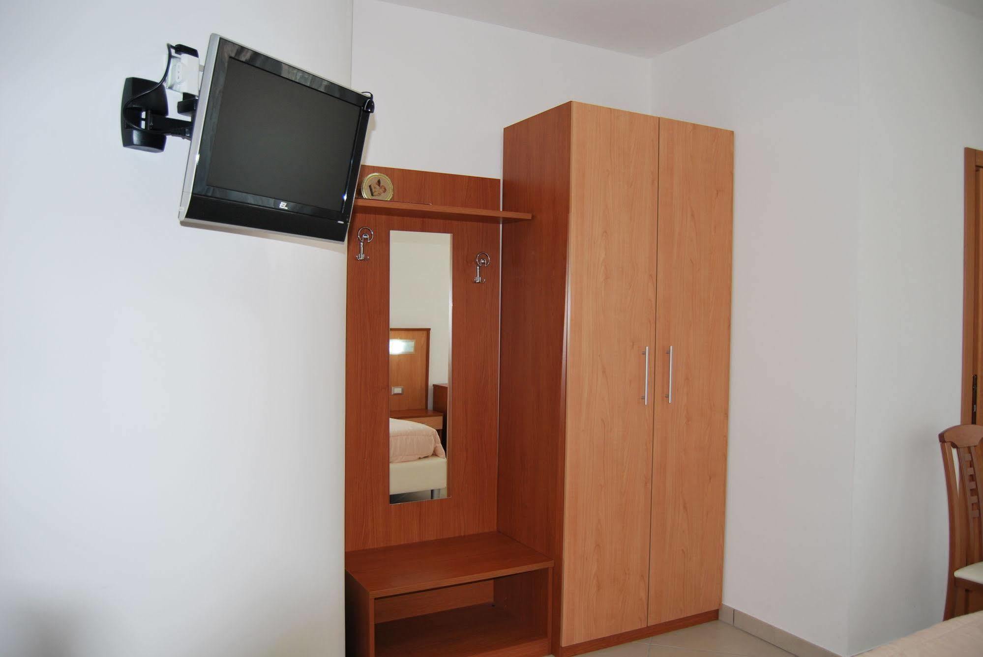 Hotel Europa Nereto Экстерьер фото