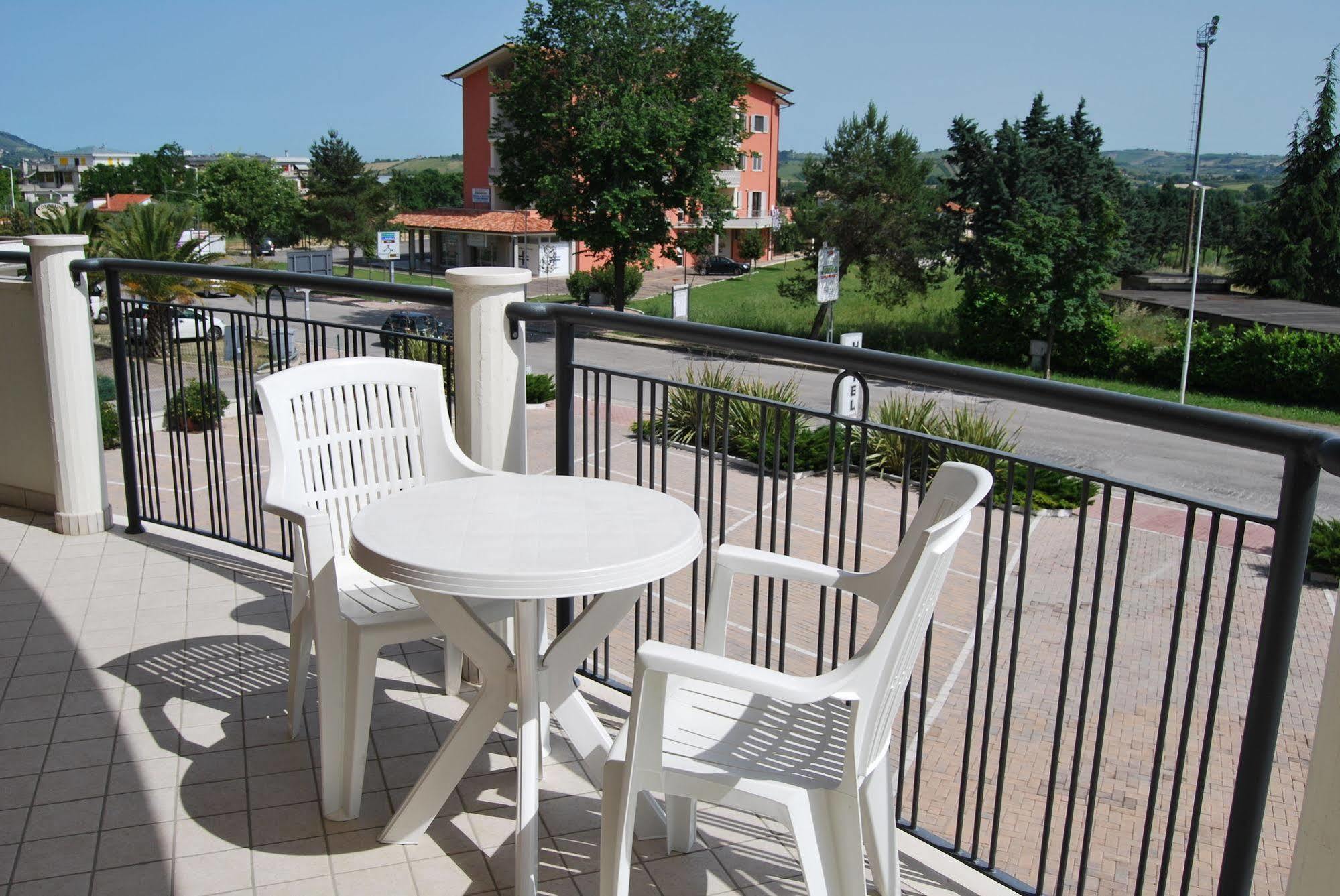 Hotel Europa Nereto Экстерьер фото