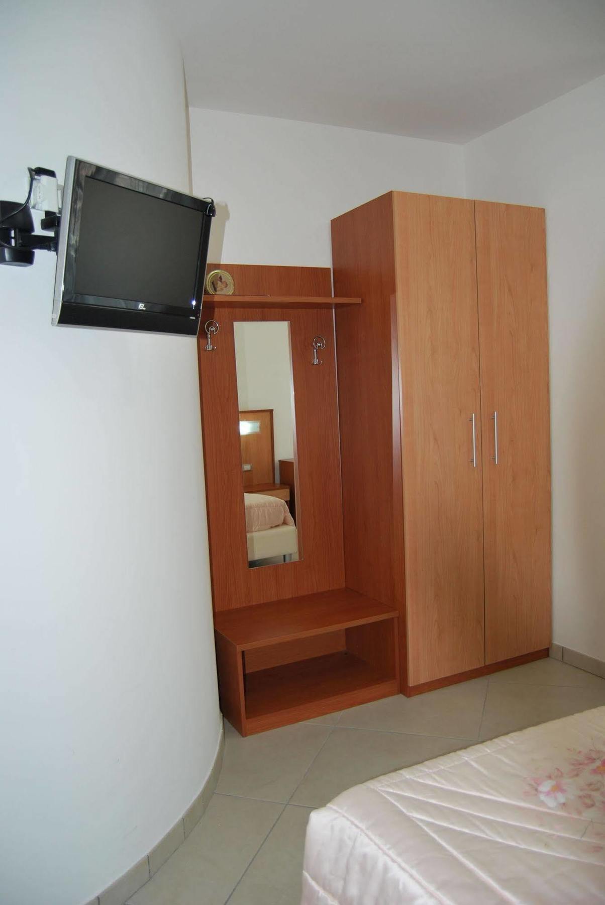 Hotel Europa Nereto Экстерьер фото